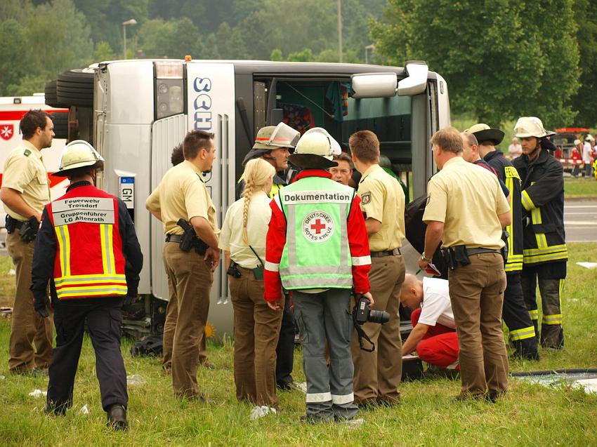 Schwerer Unfall mit Reisebus Lohmar Donrather Dreieck P200.JPG